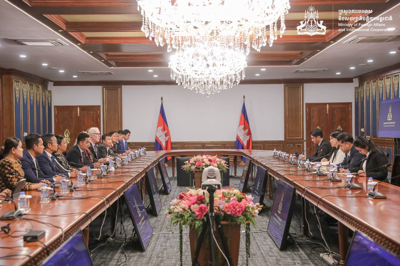 Her Excellency CHRING Botumrangsay receives a courtesy call by Mr. HEANG Vuthea, President of the Association of Global Entrepreneur 1% 