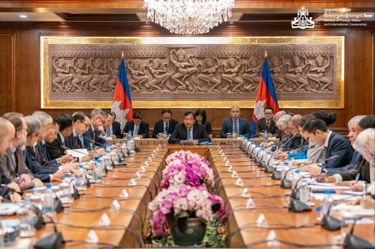 His Excellency Deputy Prime Minister briefs members of the diplomatic corps in Cambodia regarding the recent tension on the Cambodian-Thai border