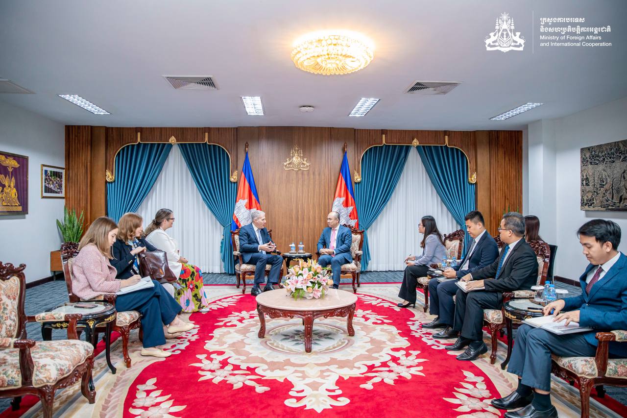 His Excellency KUNG Phoak and His Excellency Mr. Christian DesRoches hold a bilateral meeting