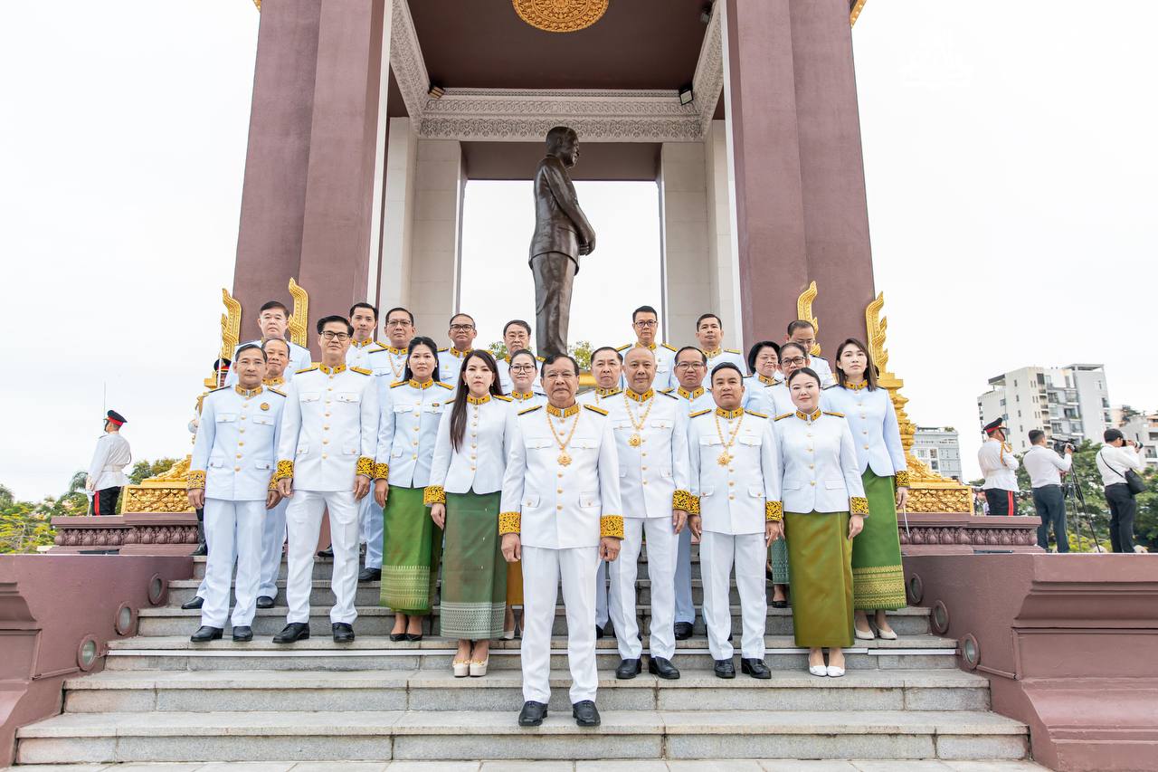 His Excellency Deputy Prime Minister leads the Ministry’s delegation to lay wreath and pay tribute to the Late King-Father, His Majesty Preah Bat Samdech Preah NORODOM SIHANOUK “Preah Borom Ratanak Kaudh”