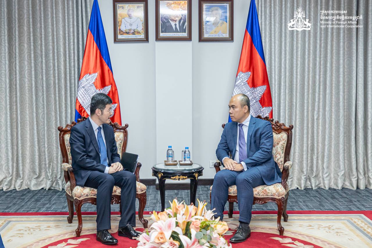 His Excellency KUNG Phoak received a courtesy call by Mr. Jiang Nan