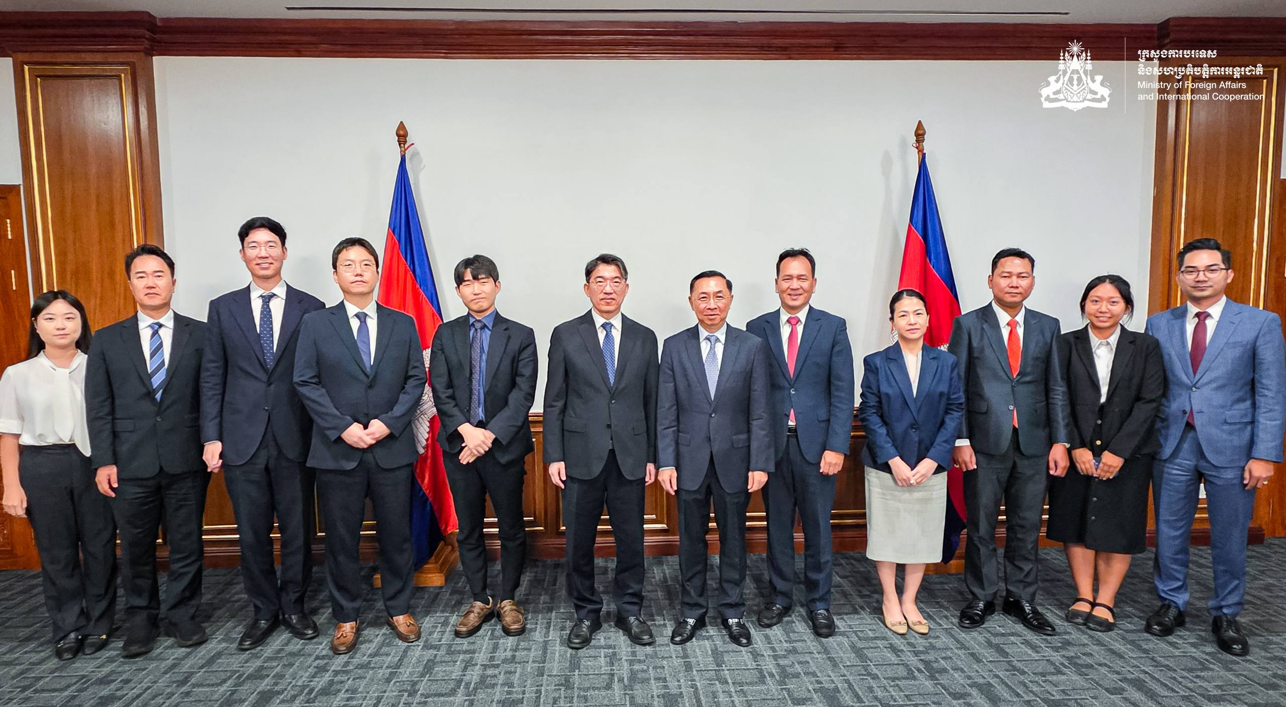 His Excellency KER Vicseth meets with ROK MOFA’s Director-General of Consular Affairs 