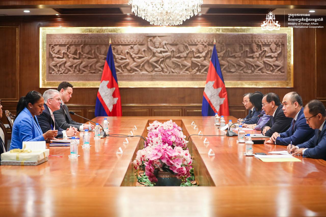 Meeting between Deputy Prime Minister and the U.S. Assistant Secretary of State for East Asian and Pacific Affairs