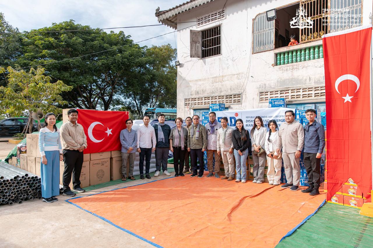 His Excellency TY Nitor and Her Excellency Ülkü Kocaefe deliver humanitarian assistance to displaced families