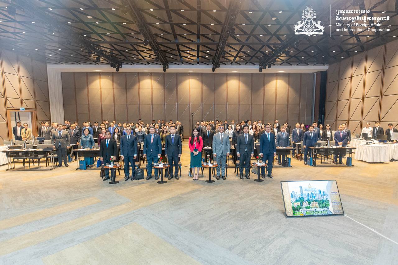 Hybrid Seminar on “Economic Policy Updates for Cambodian Diplomats,”